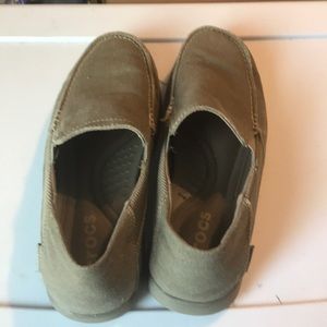 Medium 7 kakhi colored crocs with comfort insole